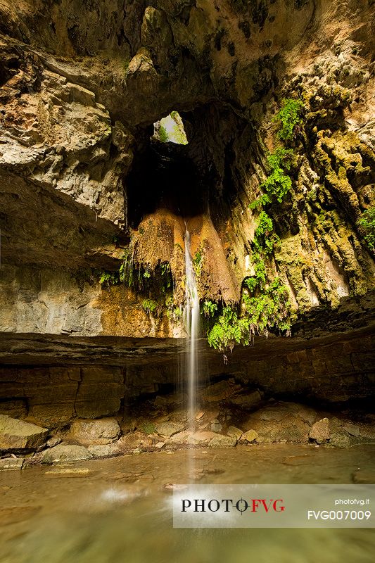 Su Stampu 'e Su Turrunu, is a unique waterfall surrounded by dense green forest of Addol in the territories of Seulo and Sadali. It is one of the natural monuments that make Sardinia really proud for their wilderness