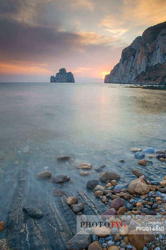 Pan di Zucchero a Masua is one of the most famous seascapes for the presence of a massive cliff just off the coast,
The colors of the rocks complete a magical framework full of mystical atmosphere