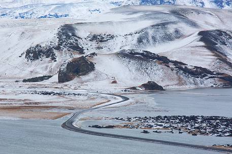 The Iceland offers itself to our sight with its icy landscapes