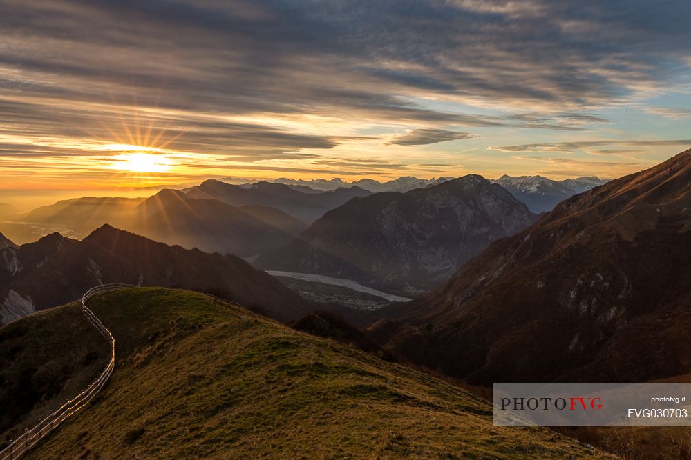 Tagliamento river valley and the Julian Alps, Prealpi Giulie natural park, Friuli Venezia Giulia, Italy.