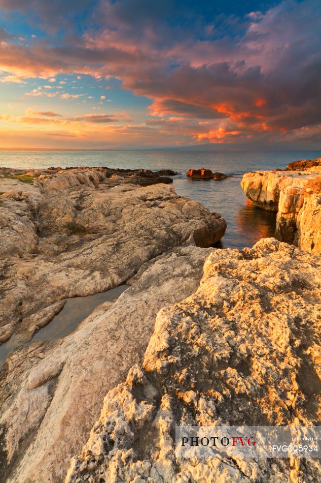 Brucoli Cliff photographed at sunset