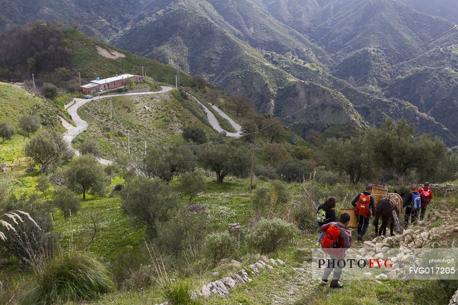 Group of hikers along the Edward Lear path