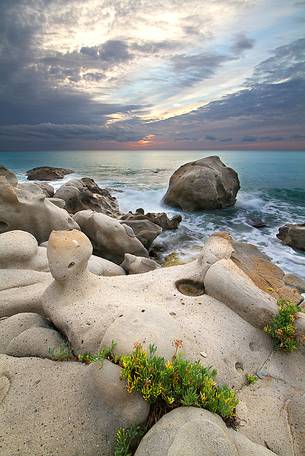 Dawn at Africo Cliff