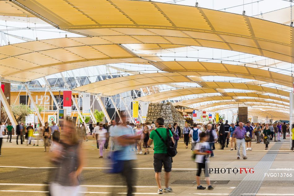 Expo Milano 2015 (Milan Universal Exposition 2015), Decumano (Decumanus) Street. The main street in Expo, long 1500 meters and covered by a high-tech roofd, houses on both sides of the national pavilions of Participating Countries.