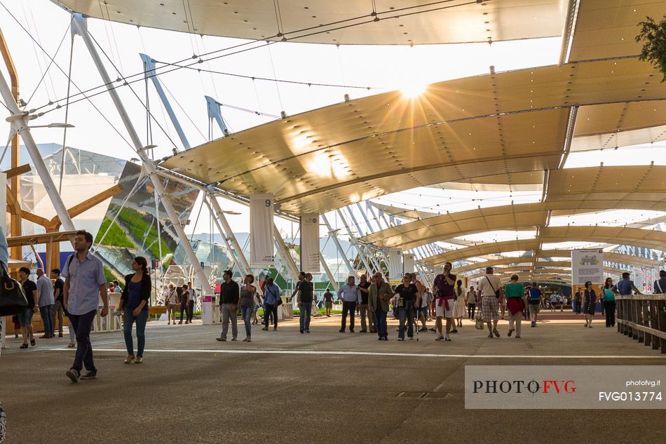 Expo Milano 2015 (Milan Universal Exposition 2015), Decumano (Decumanus) Street. The main street in Expo, long 1500 meters and covered by a high-tech roofd, houses on both sides of the national pavilions of Participating Countries.