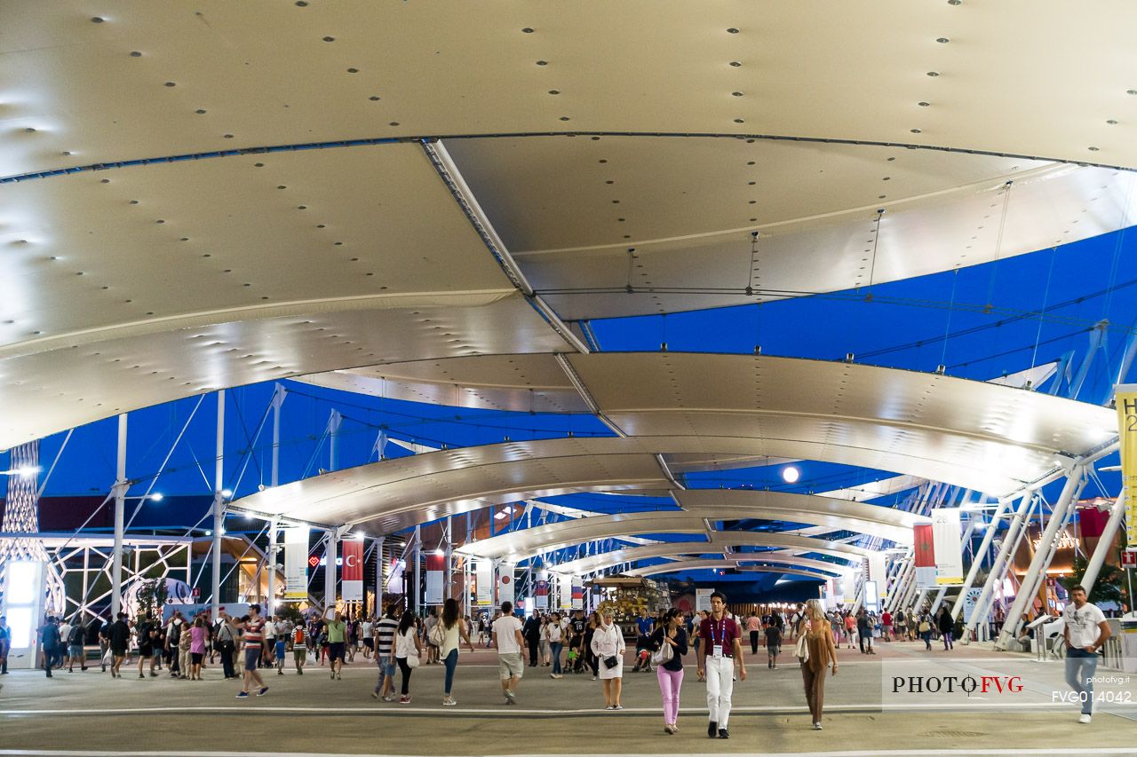 Expo Milano 2015 (Milan Universal Exposition 2015), Decumano (Decumanus) Street. The main street in Expo, long 1500 meters and covered by a high-tech roofd, houses on both sides of the national pavilions of Participating Countries.