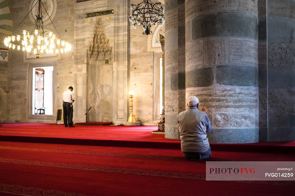 Faithful reads the Koran