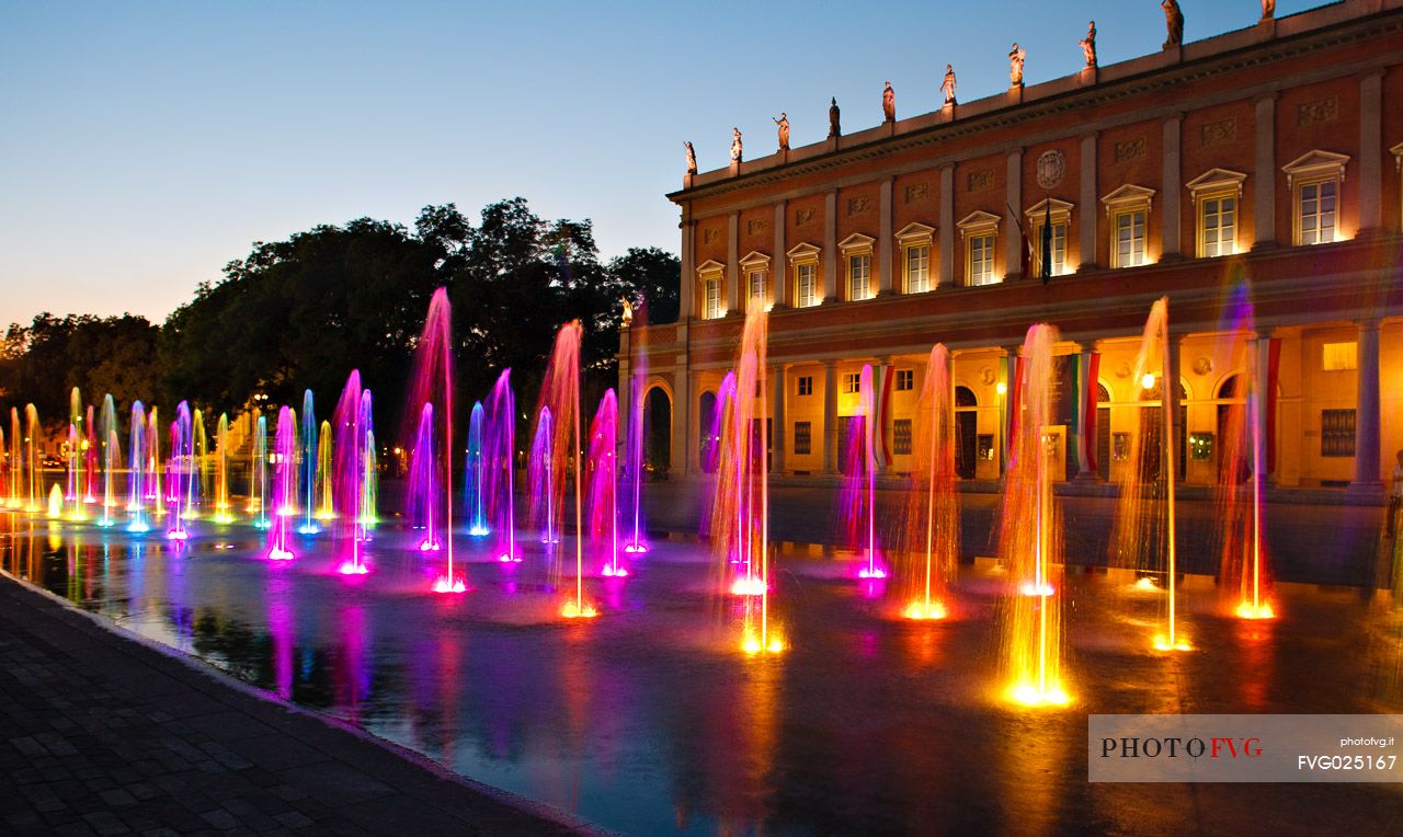 Vittoria square or Theaters square and the Teatro Municipale Valli theater, Reggio Emilia, Italia