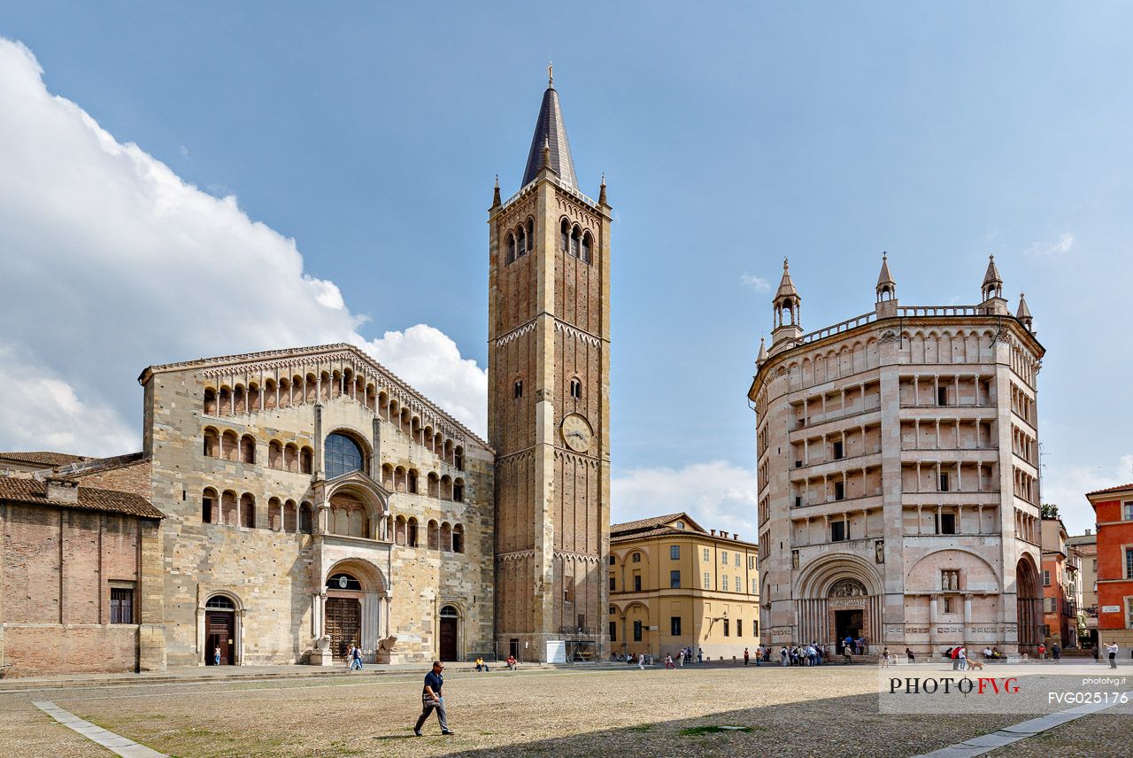 Piazza del Duomo square, Baptistery and Cathedral, Parma, Italy