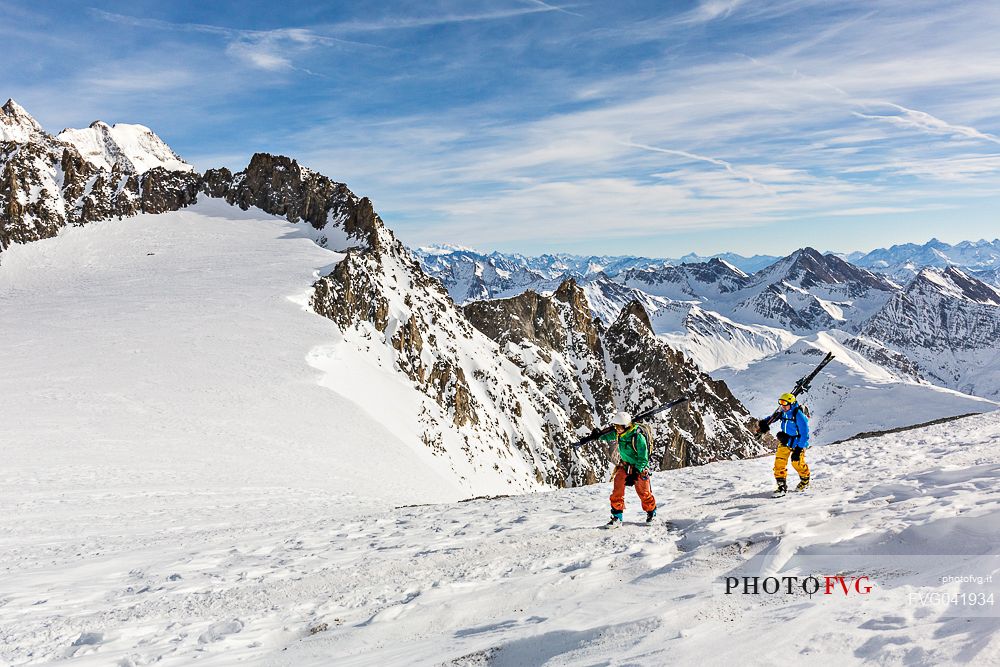 Two skiers on the Giant Glacier from Punta Helbronner which can be reached with the SkyWay Monte Bianco cable car, Courmayeur, Aosta valley, Italy, Europe