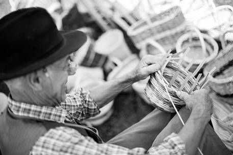 Artisan creates wicker baskets