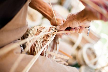 Artisan creates wicker baskets