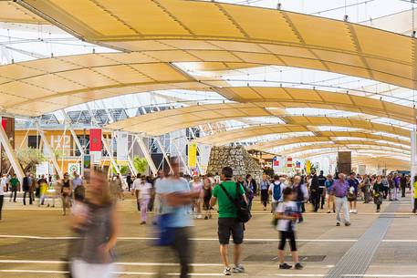 Expo Milano 2015 (Milan Universal Exposition 2015), Decumano (Decumanus) Street. The main street in Expo, long 1500 meters and covered by a high-tech roofd, houses on both sides of the national pavilions of Participating Countries.