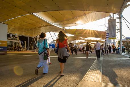 Expo Milano 2015 (Milan Universal Exposition 2015), Decumano (Decumanus) Street. The main street in Expo, long 1500 meters and covered by a high-tech roofd, houses on both sides of the national pavilions of Participating Countries.