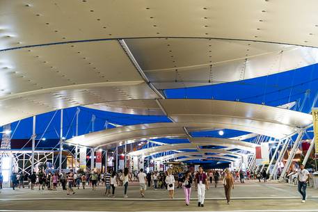 Expo Milano 2015 (Milan Universal Exposition 2015), Decumano (Decumanus) Street. The main street in Expo, long 1500 meters and covered by a high-tech roofd, houses on both sides of the national pavilions of Participating Countries.