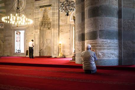 Faithful reads the Koran