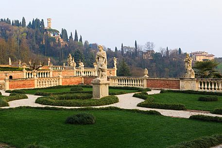 The village of Asolo - Statues in a villa