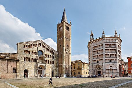 Piazza del Duomo square, Baptistery and Cathedral, Parma, Italy Piazza del Duomo square, Baptistery and Cathedral, Parma, Italy