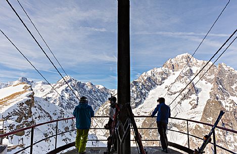 Skiers at the arrive of the historic cableway of Punta Arp, Courmayeur, Mont Blanc, Aosta valley, Italy, Europe Skiers at the arrive of the historic cableway of Punta Arp, Courmayeur, Mont Blanc, Aosta valley, Italy, Europe