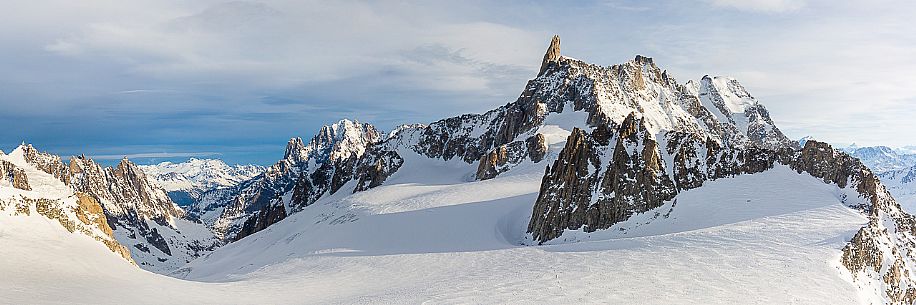 Panoramic view form Punta Helbronner which can be reached with the SkyWay Monte Bianco cable car, view on the Giant Glacier, Dente del Gigante, Aiguille du Rochefort and Grandes Jorasses, Mont Blanc, Courmayeur, Aosta valley, Italy, Europe