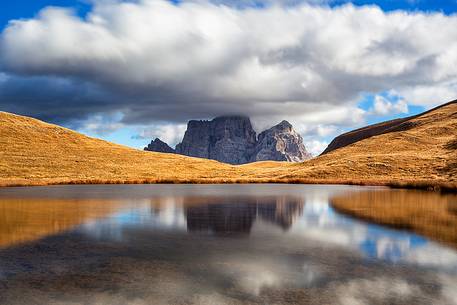 Lake Baste and mount Pelmo in autumn