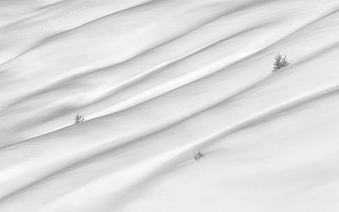 shapes of snow in Giau Pass