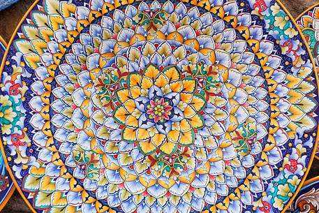 Vietri is the origin of dishes, flowerpots, vases and tiles found in restaurants, hotels and homes throughout the Amalfi area. Vietri is the origin of dishes, flowerpots, vases and tiles found in restaurants, hotels and homes throughout the Amalfi area.