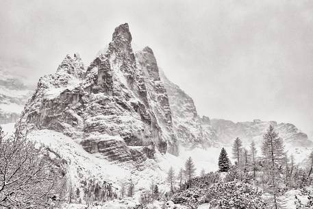 A winter view of the lake of Sorapiss, Dolomites, Italy