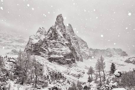 A winter view of the lake of Sorapiss, Dolomites, Italy