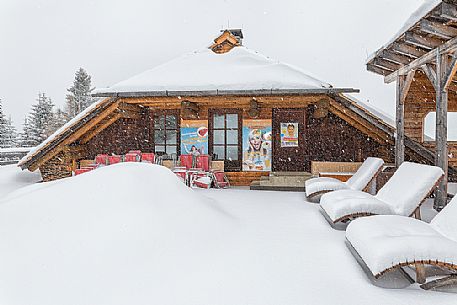 Snowy terrace in the Maibrunnbahn ski area, Bad Kleinkirchheim, Carinthia, Austria, Europe