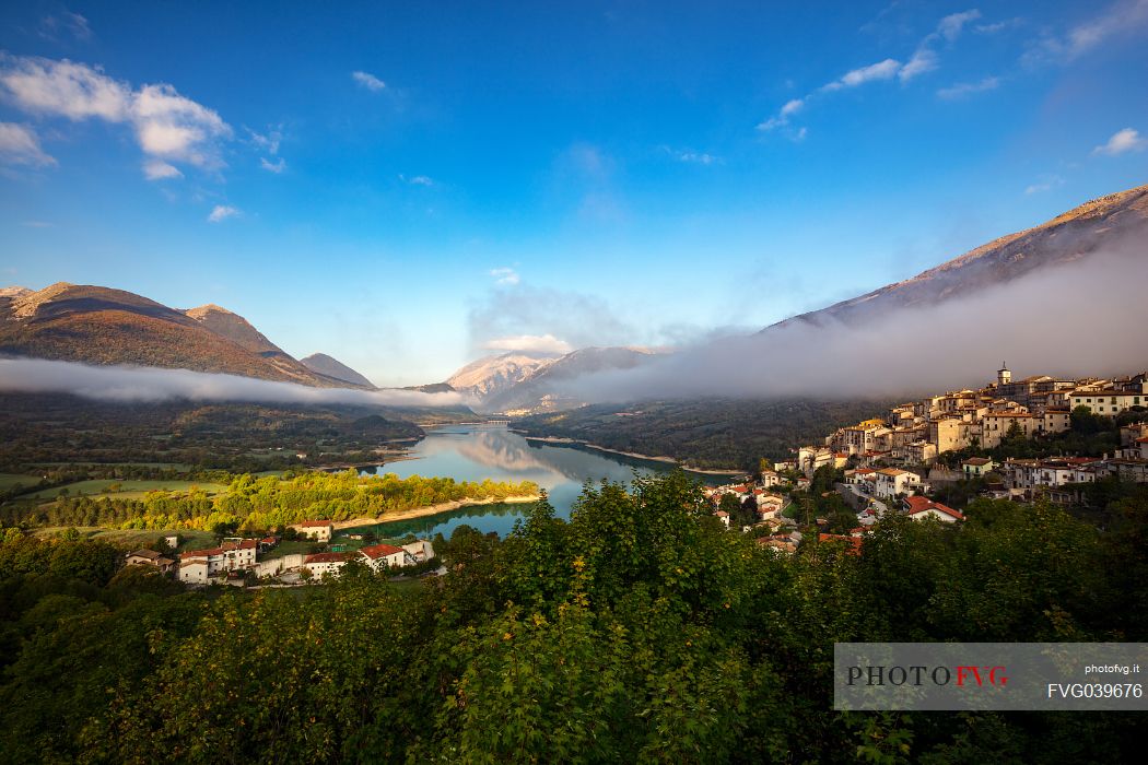 Barrea lake and le villages, National Park of Abruzzo, Lazio and Molise, Abruzzo, Italy, Europe