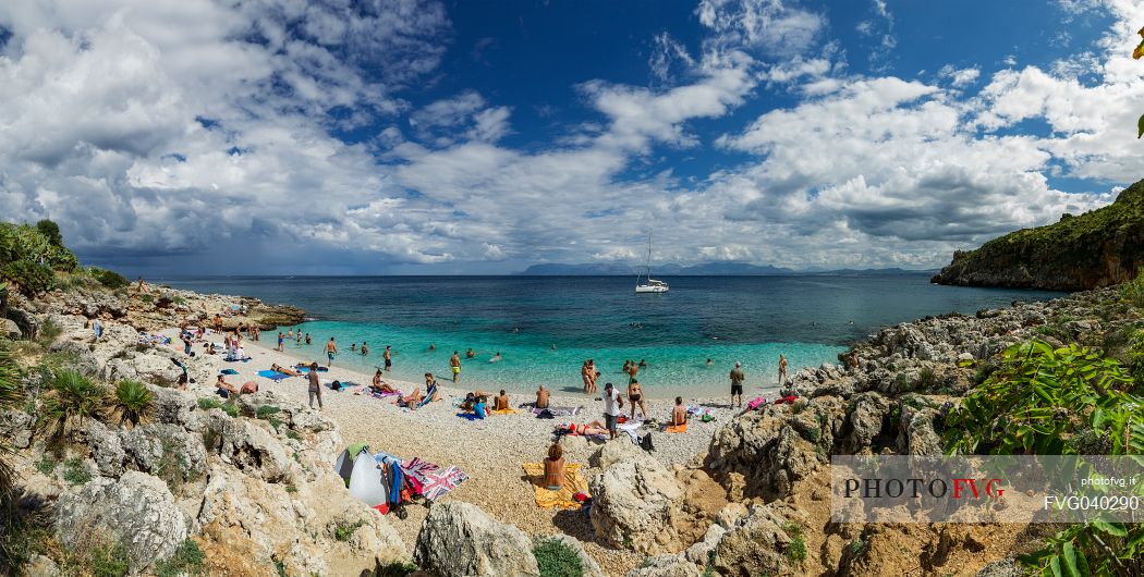 Tourists at the Cala Tonnarella dell'Uzzo, Zingaro Natural Reserve, San Vito Lo Capo, Sicily, Italy, Europe