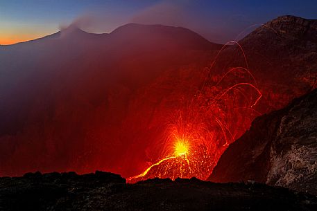 Intracrateric eruption of the New Bocca, Etna mount, Sicily, Italy