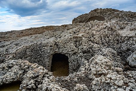 Thapsos archaeological site in the Magnisi Peninsula, Grave, Priolo Gargallo, Siracusa, Sicily, Italy, Europe