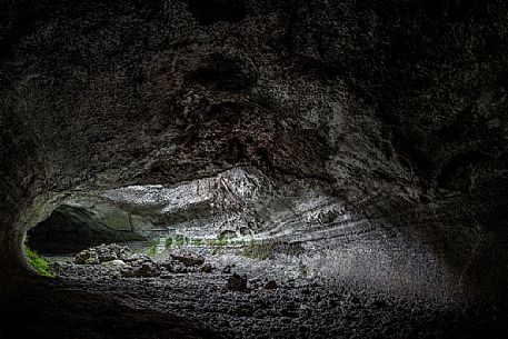 Lamponi lava cave, Etna, Castiglione di Siclia, Sicily, Italy, Europe