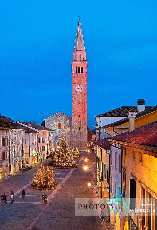 Piazza del Popolo square decorated for Christmas time, San Vito al Tagliamento town, Friuli Venezia Giulia, Italy, Europe