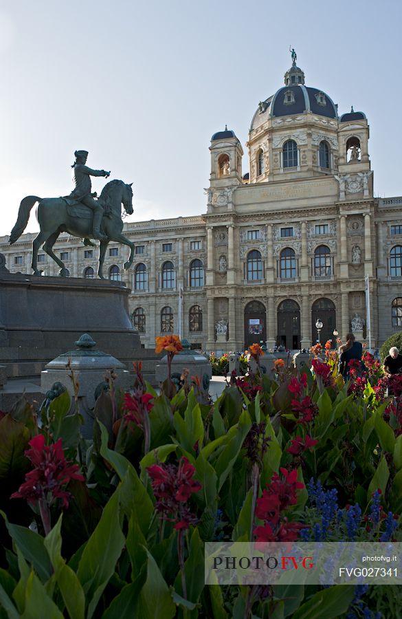Naturhistorisches Museum ( Natural History Museum ) in Vienna is one of the world's largest natural science museums and the largest museum in Austria.