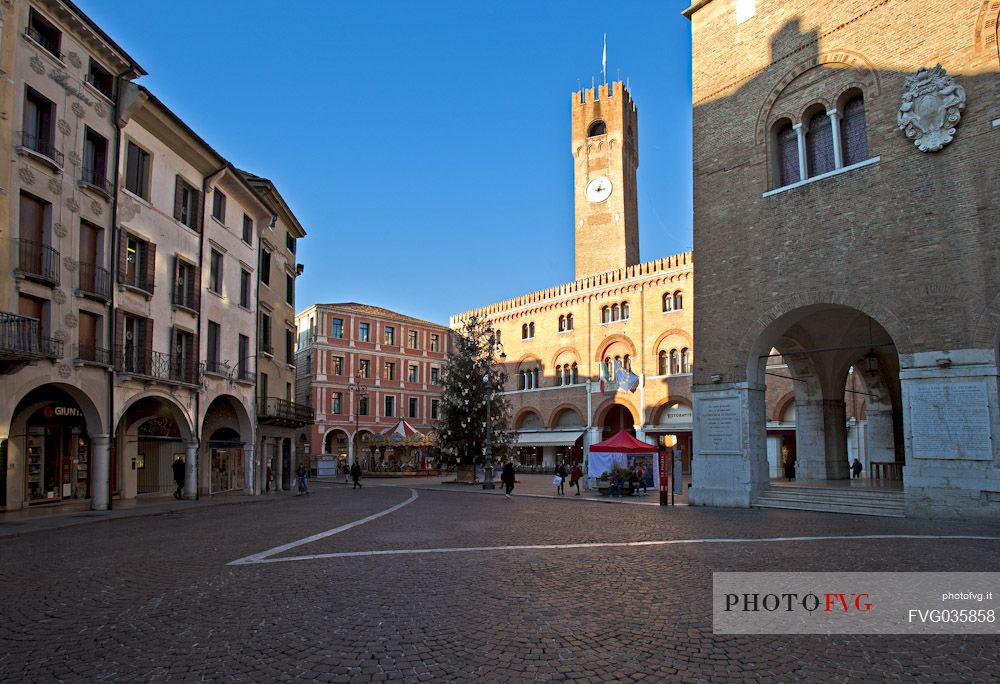 Piazza dei Signori square in Treviso with the Palazzo dei Trecento on the right; in the background the Palazzo del Podest with the civic tower, Veneto, Italy, Europe