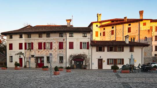 Castle Square in the old village of Valvasone, Pordenone, Friuli Venezia Giulia, Italy, Europe Castle Square in the old village of Valvasone, Pordenone, Friuli Venezia Giulia, Italy, Europe
