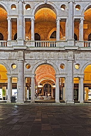 Night view of the loggia of the Basilica Palladiana in the central Piazza dei Signori in Vicenza, Veneto, Italy, Europe Night view of the loggia of the Basilica Palladiana in the central Piazza dei Signori in Vicenza, Veneto, Italy, Europe