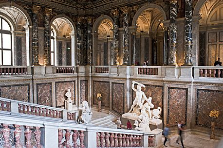 Kunsthistorisches Museum, the Main Staircase and Antonio Canovas statue of Thesus Slaying the Centaur, Vienna, Austria