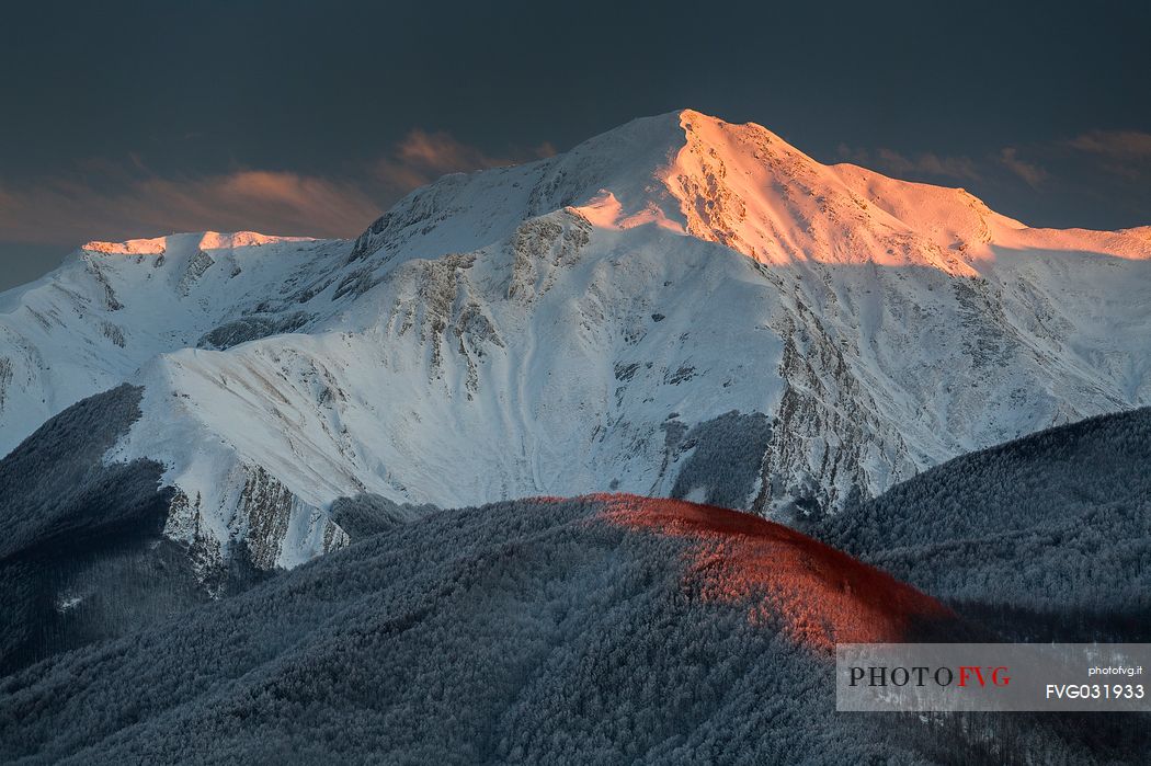 Alpen of Succiso in a winter sunset, Cento laghi natural park, Apennines, Emilia Romagna, Italy