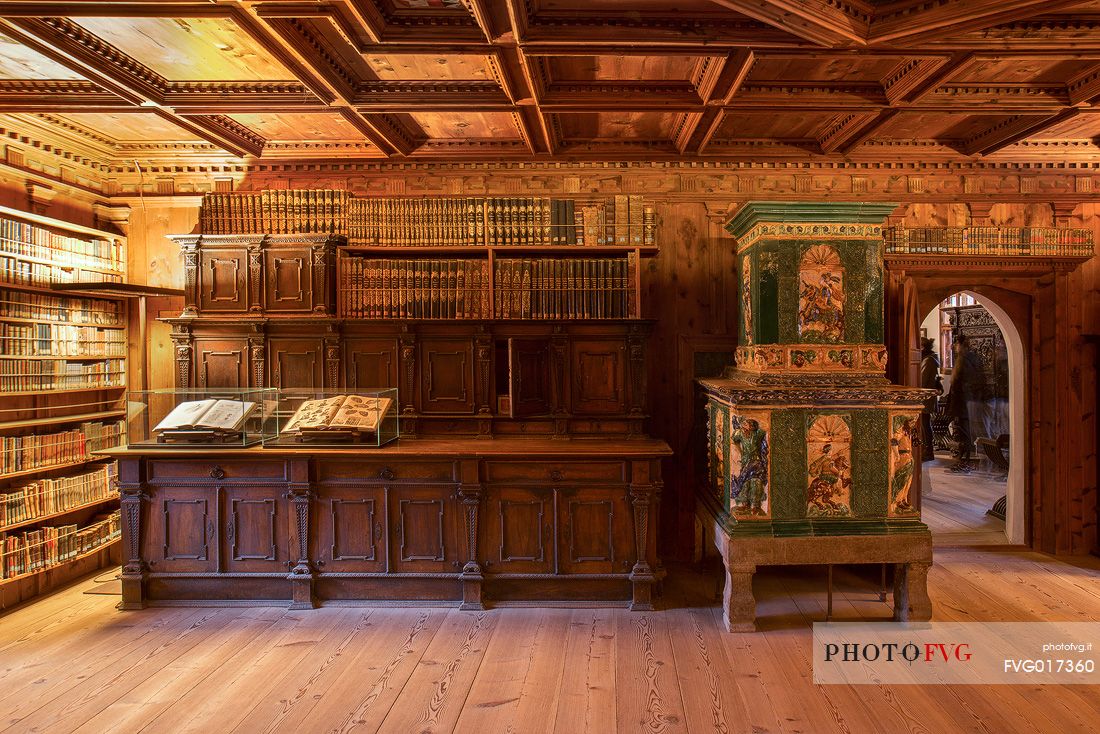 The Castel Taufer library with the ceiling made ​​of stone pine wood and a tiled stove ; It is considered one of the finest medieval rooms of the entire region