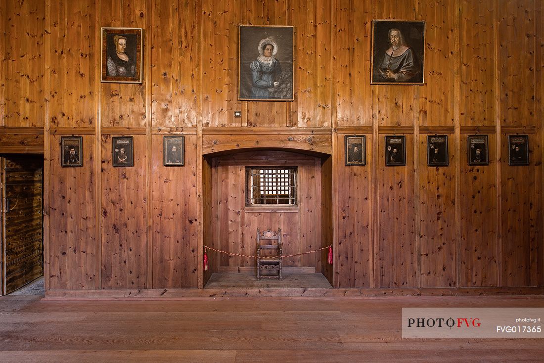 Room used to cure the sick then became school with paintings of the noblest pupils ; the chair indicated the degree of wealth of a pupil Room used to cure the sick then became school with paintings of the noblest pupils ; the chair indicated the degree of wealth of a pupil