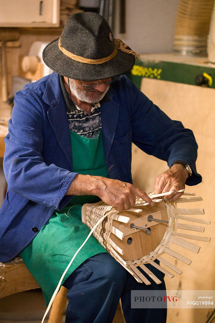 Handicraft and weaving technique of basket-maker Plack Johann of Villabassa