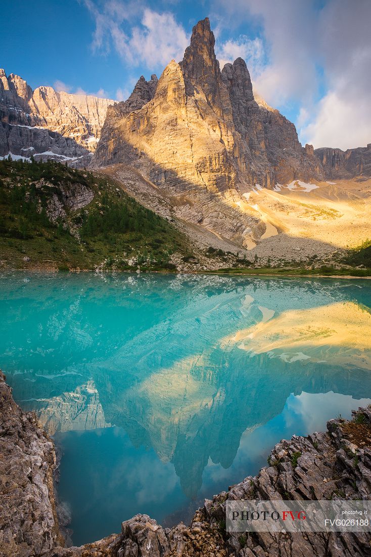 The Dito di Dio of  Sorapiss reflected on the emerald pond of the Sorapiss during a sunset, Cortina d'Ampezzo, Dolomites, Italy