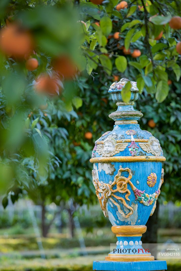 Ceramic amphora in the The park of Mara Luisa ( Parque de Maria Luisa ), Seville's public garden, among the most famous in the city, Seville, Spain, Europe