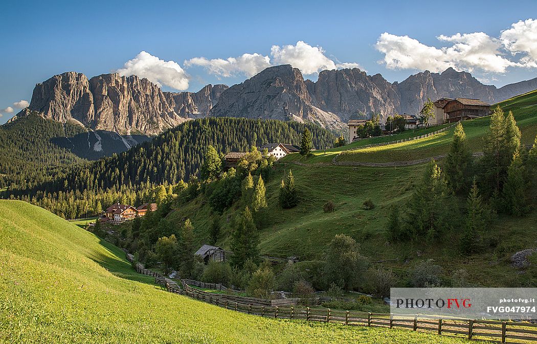 The rural village of Longiaru in San Martino in Badia and in the background the Puez mountains, Badia valley, dolomites, Trenino Alto Adige, South Tyrol, Italy, Europe