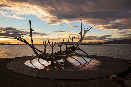 The sun Voyager, the sculpture of Jn Gunnar rnason; the work is made of stainless steel and is located on a circle of granite slabs on the waterfront of Reykjavik.