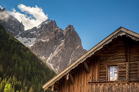 Wooden house in Fiscalina valley with Cima Undici on background